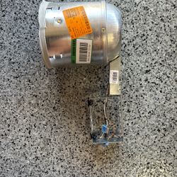 The HALO H27 6 in. Aluminum Recessed Lighting Housing for Remodel Shallow Ceiling Insulation Contact Air-Tite 