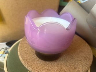Glass pink tulip candle