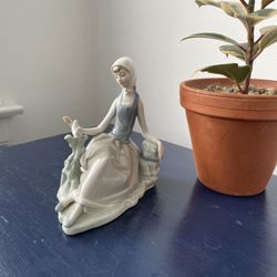 Lladro Porcelain Figurine “Girl Listening To Bird”