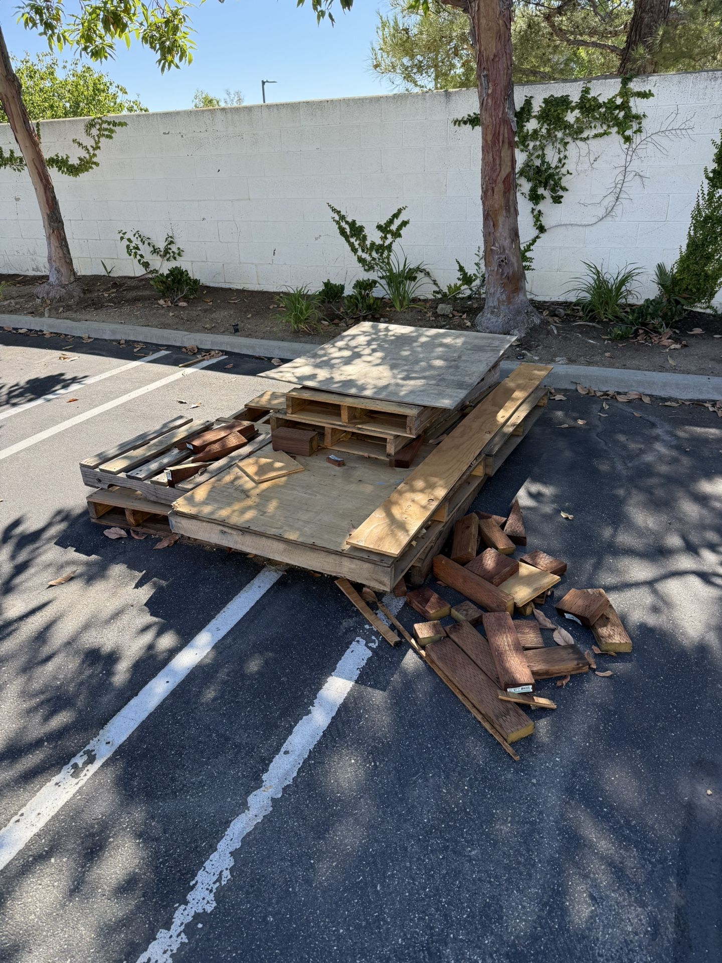 Free Wooden Pallets and Wood Scraps