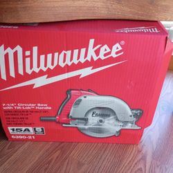 Milwaukee Circular Saw 