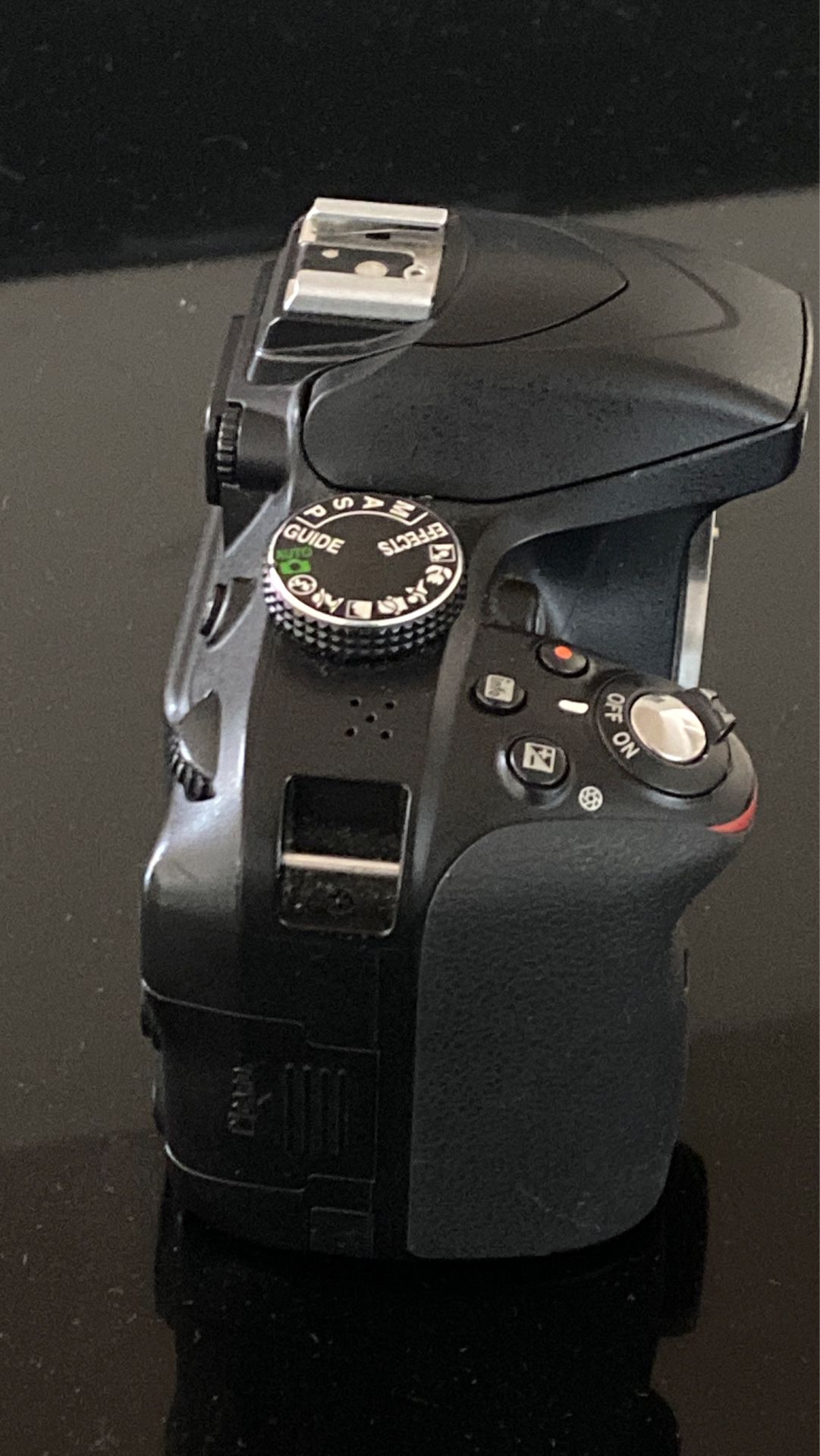 Nikon d3300 (w/ battery and battery charger)
