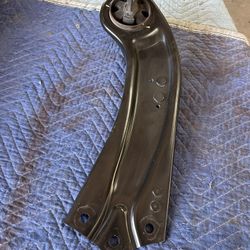 2023-25 Hyundai Tucson Rear Right Side Trailing Control Arm (OEM)(make An Offer)