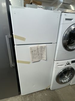 New Apartment Size Top and Bottom Fridge 