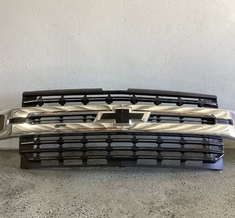 2019 2020 2021 2022 Chevy Silverado Center Grille OEM (contact info removed)4
