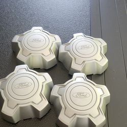 Ford maverick XL center rim caps