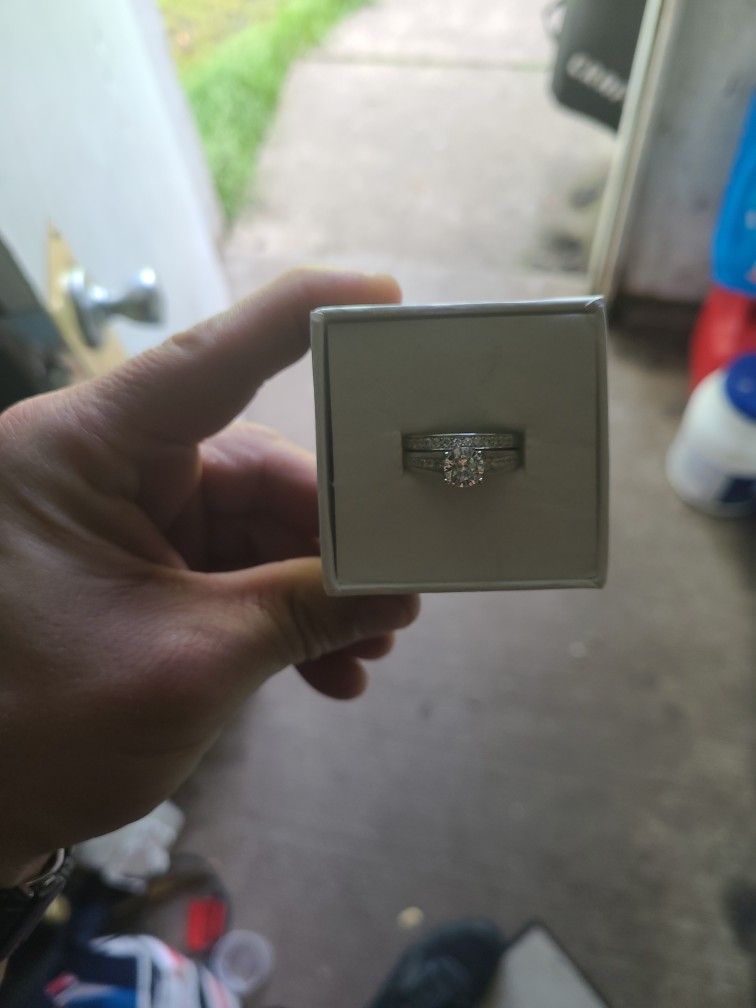 Womens Engagement/wedding Ring Set Paid 850 Size9