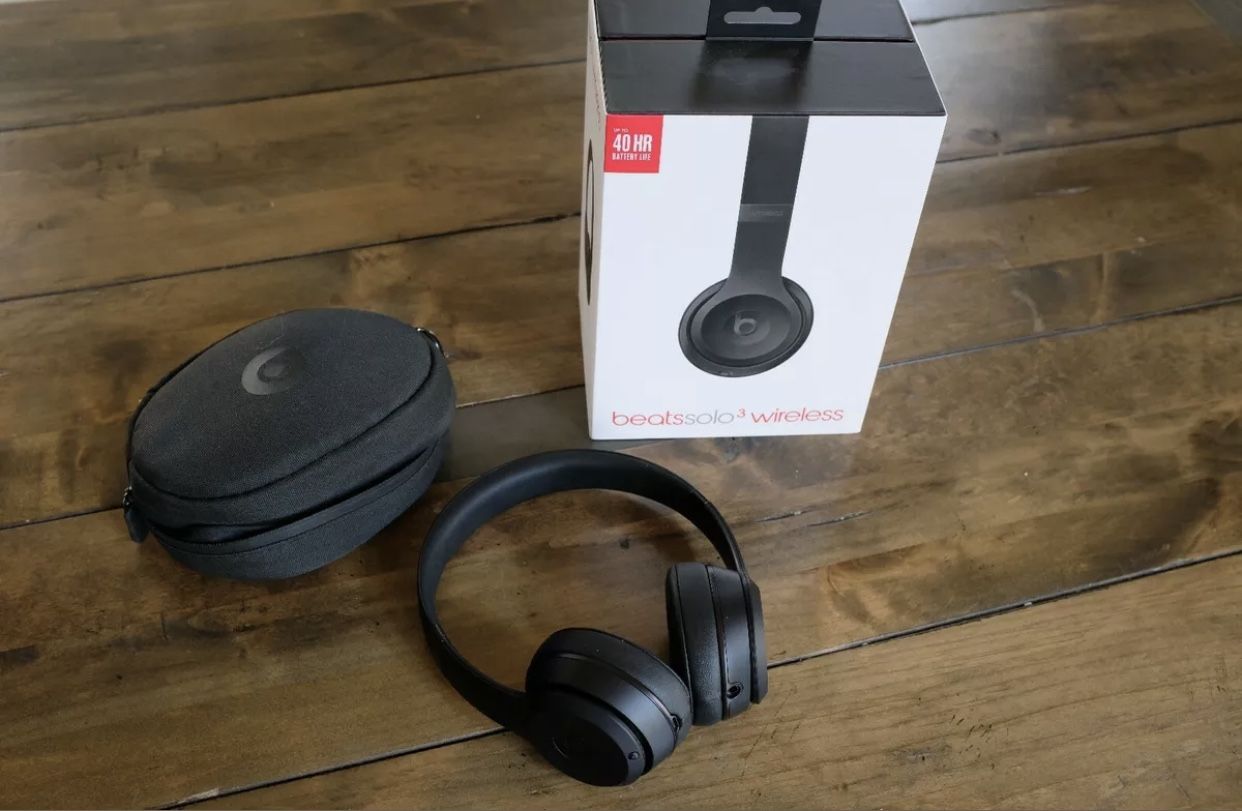 Beats by Dre solo 3 wireless brand new