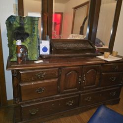 Dressers And Vanity 