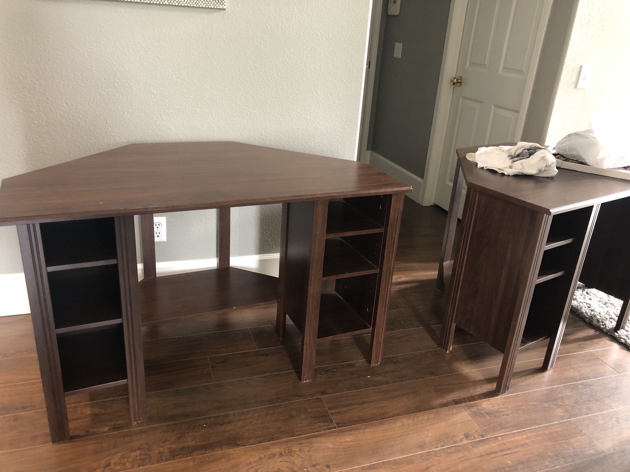 2 Corner Desk