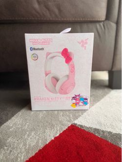 Razer Kraken Kitty V2 BT Hello Kitty Headset - NEW