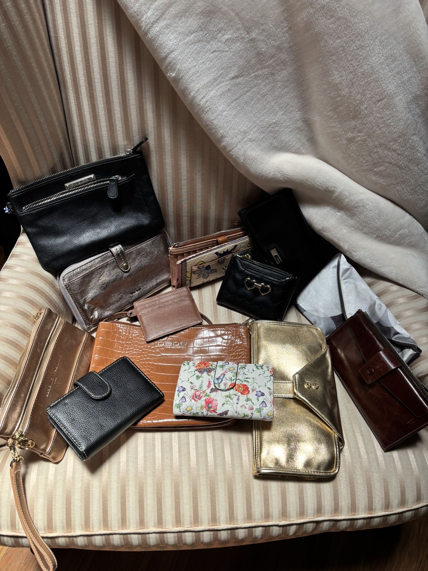 WALLETS (VARIETY) Lot For $20