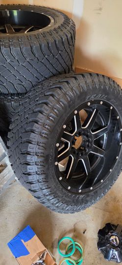 Fuel Mavericks 20x 10. With 33 inch tires