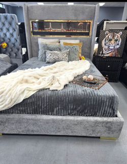 💥 Queen, King, Cal King Light Up Fireplace Bed Frames 💥 Furniture Sectionals Avail