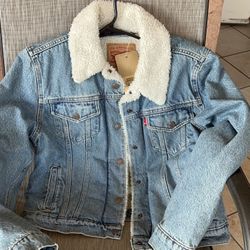New Women’s Levis Trucker Jacket 