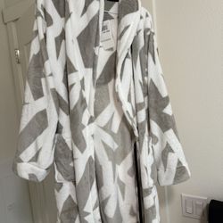 DNKY Robe New With Tags