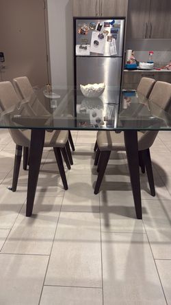 Benign table and chairs
