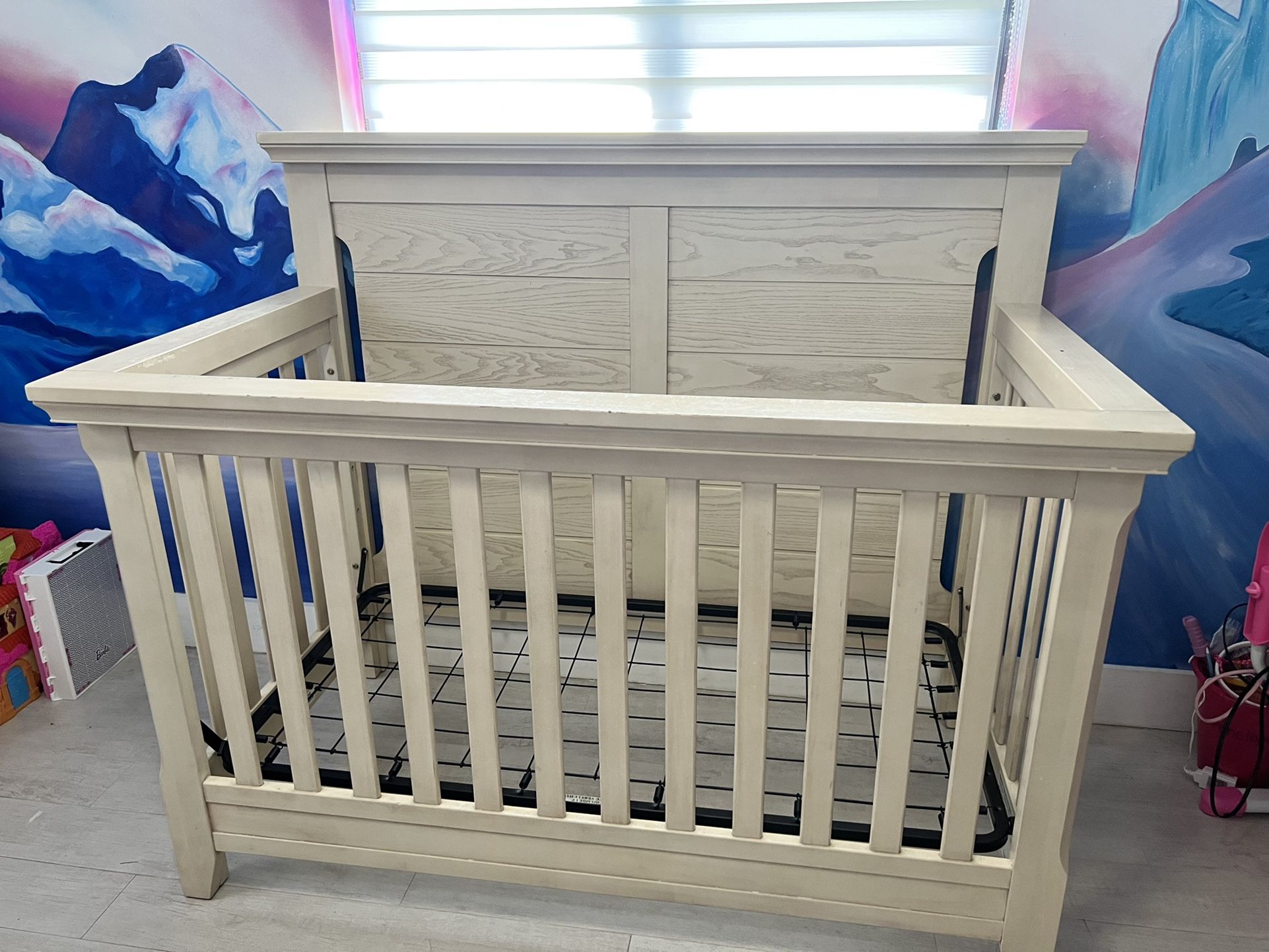 Baby Crib And Dresser With Changing Table