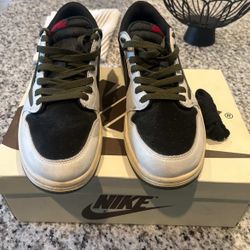 (USED) AUTHENTIC TRAVIS SCOTT JORDAN 1 LOW OLIVE (SIZE 11 MENS)