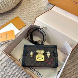 Louis Vuitton women’s messenger  