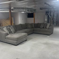 Like New Sectional 3 Piece 