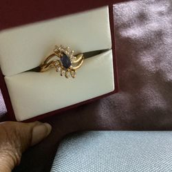 18 Kt Gold & Safire Ring - Just Reduced $189