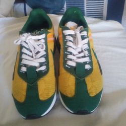 Nike men's Air Max pre-day University