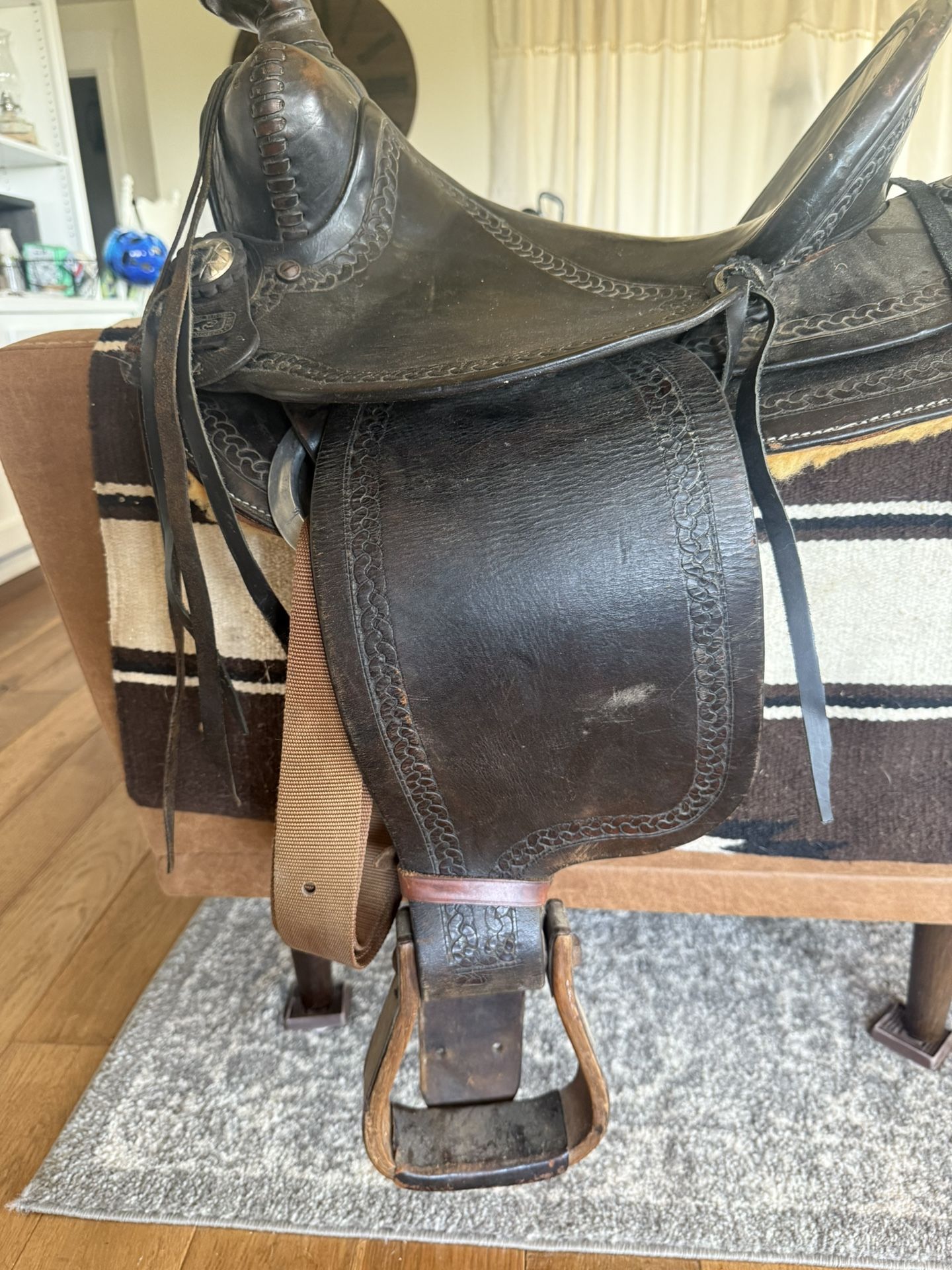Saddle
