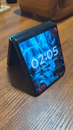 Used Motorola Razr Ultra 2025