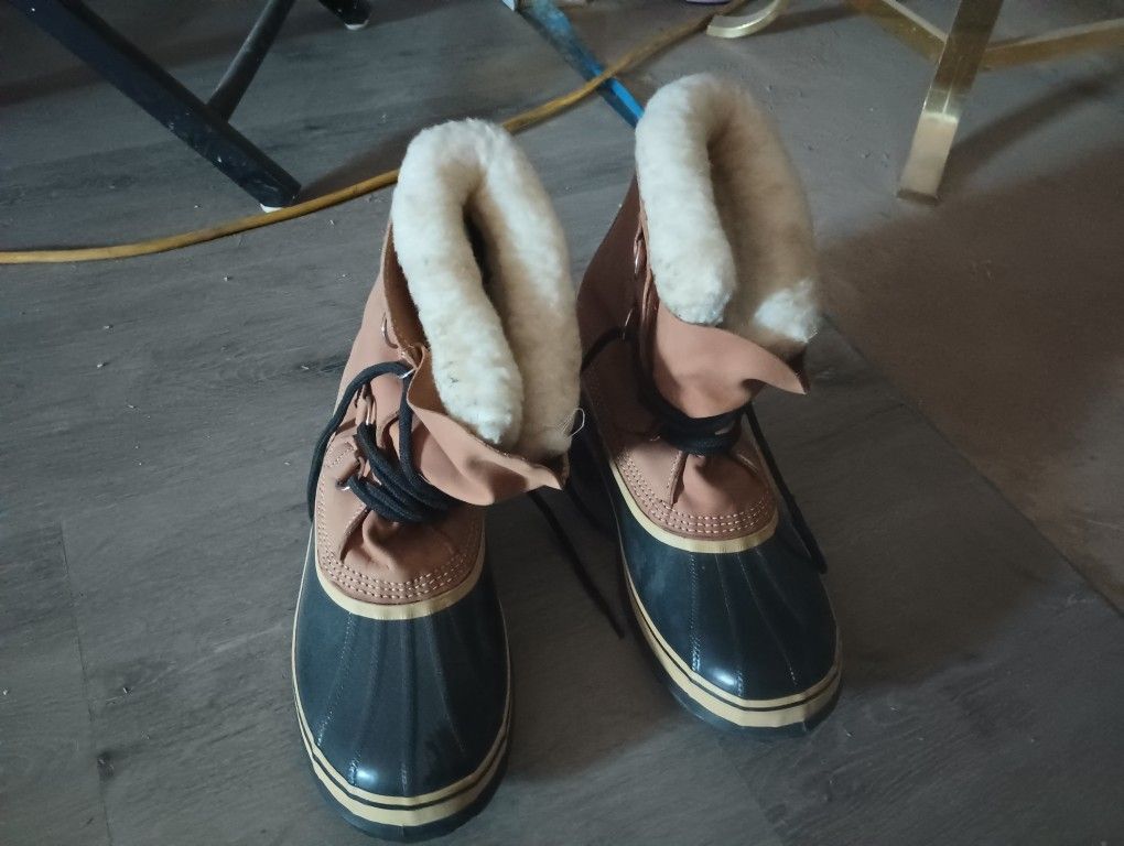 Snow Boots. Size 10
