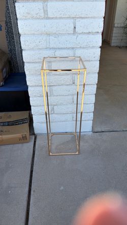 Gold stand