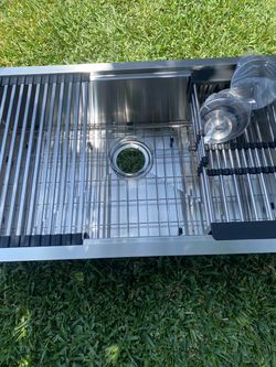 Stainless Steel Undermount Kitchen Sink with Accessories