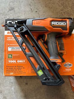 RIDGID 18V Brushless 15 Gauge Finish Nailer