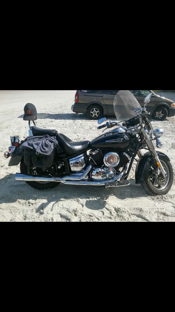 2004 yahmaha 1100 v star. obo