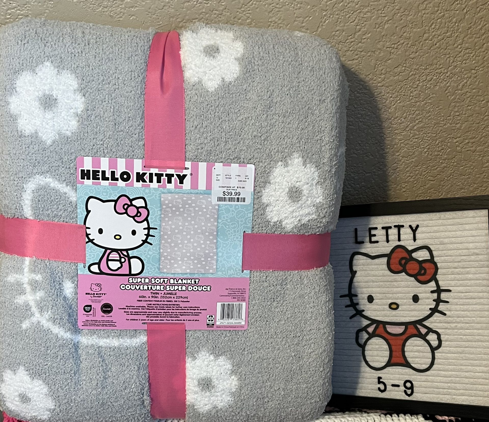 Hello Kitty Twin Size Blanket 