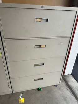 File cabinet -lateral  beige