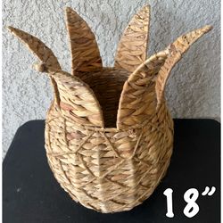 Woven Pineapple Basket 