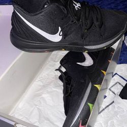 NIKE - KYRIE 5