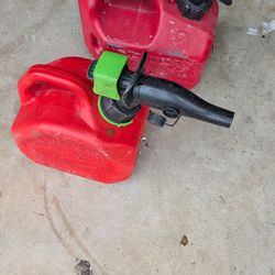 Gallon gas tanks pair (2l both $5