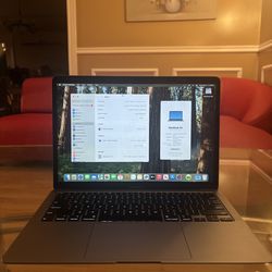 2020 MacBook Air i7 – 8GB RAM – 256GB – Great for School and Work