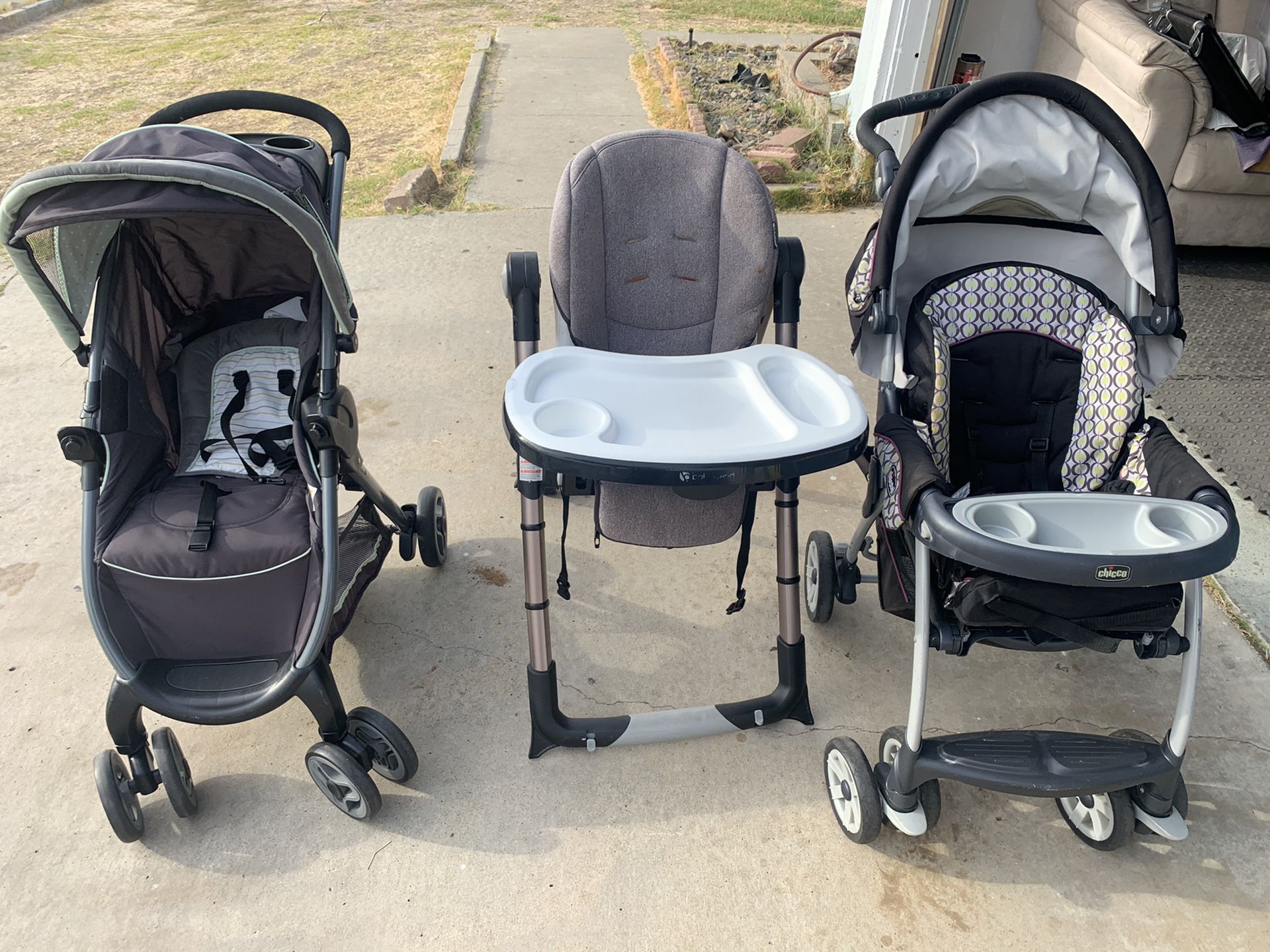 2 strollers and a high chair baby kids Grecco Chico