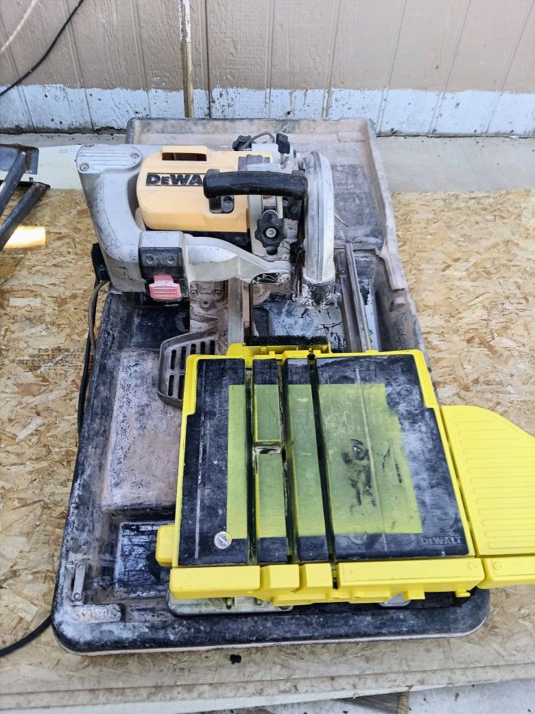 DeWalt 10" Heavy Duty Wet Tile Saw