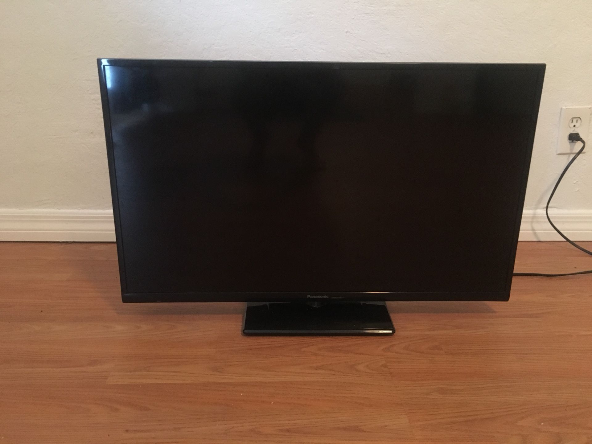 33” Panasonic TV $100