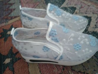 Women's shoes