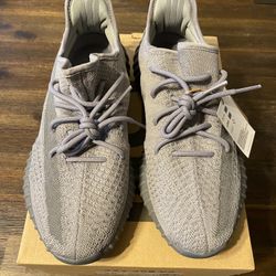 Yeezy 350 V2