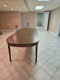 Dining table with leaf