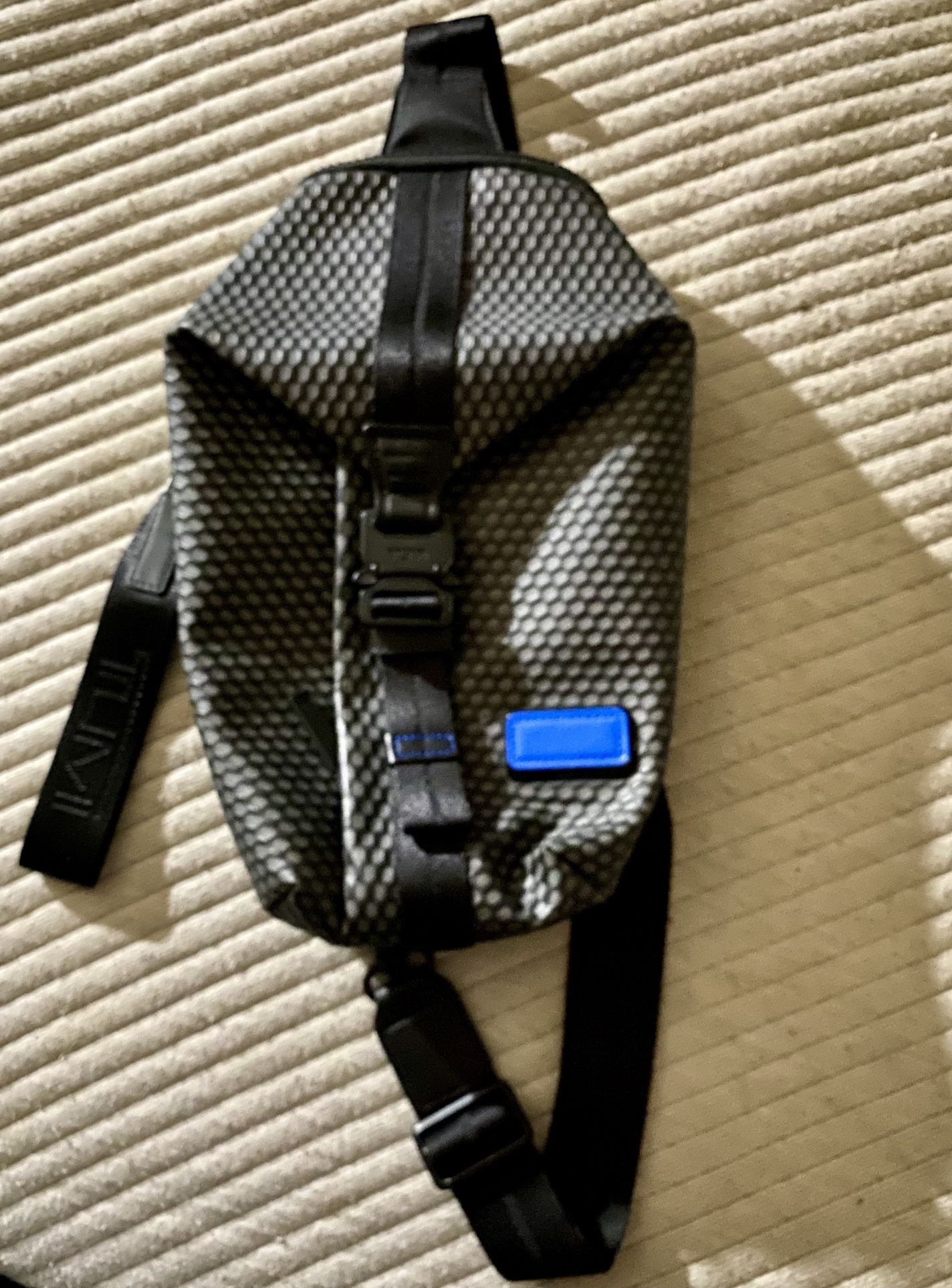 TUMI TAHOE-BOZEMAN SLING