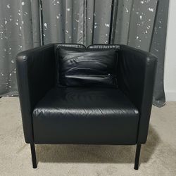 Leather armchair / Sillón De Cuero 