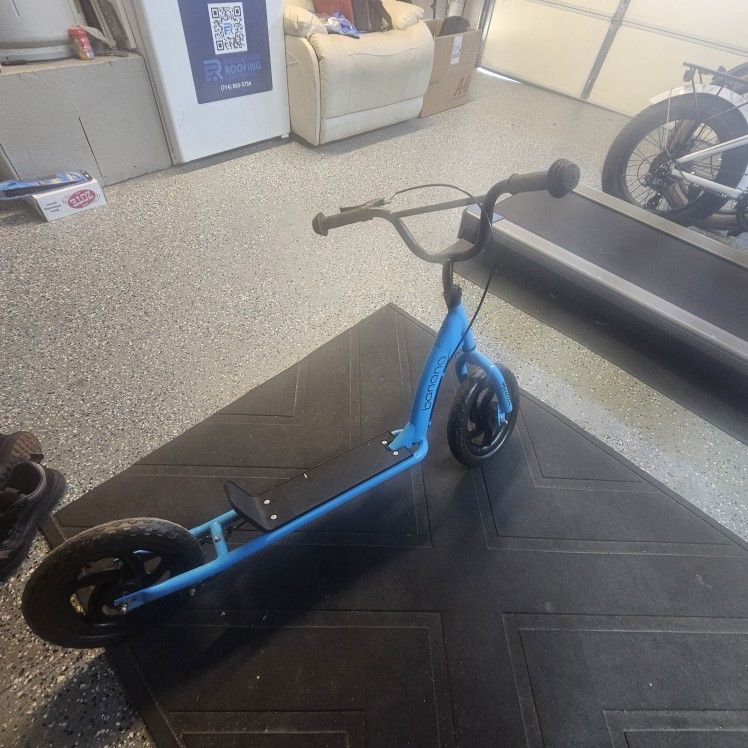Scooter LIKE THIS ONE BUT STILL IN THE BOX $50 OBO