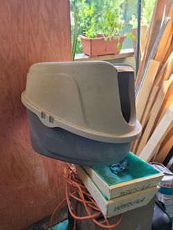 Cat litter box
